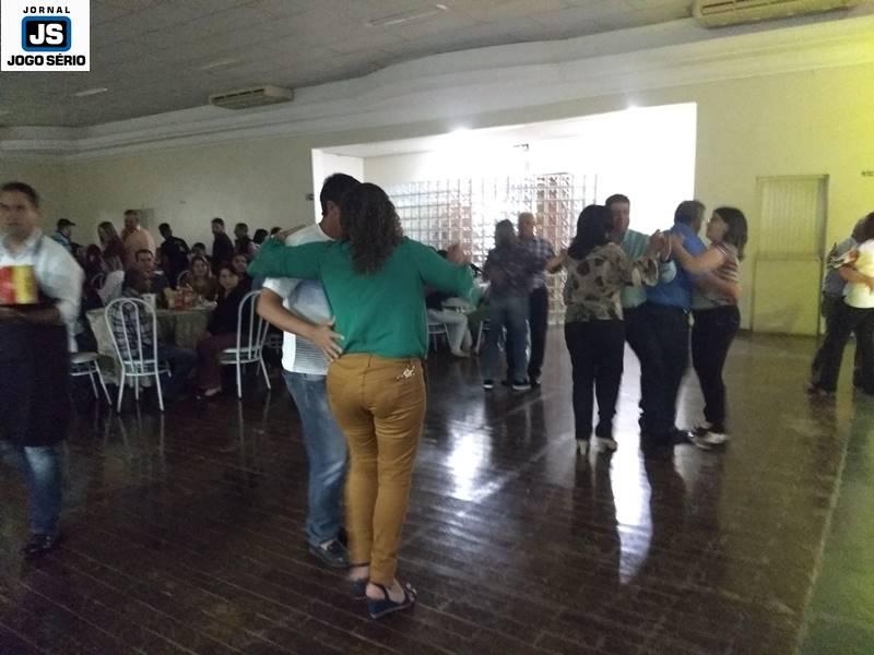 Voluntrios promovem mais um jantar para ajudar a Apae