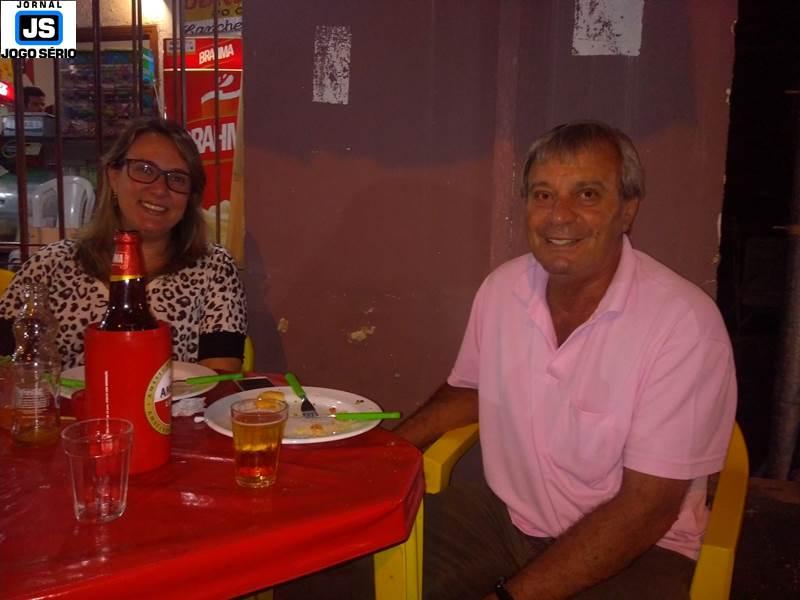 Parada Obrigatria do Canarinho recebe grupo da Parquia Nossa Senhora das Dores em noite especial de confraternizao