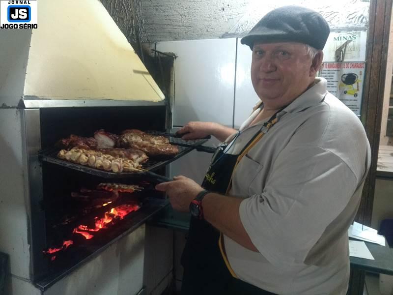 Parada Obrigatria do Canarinho recebe grupo da Parquia Nossa Senhora das Dores em noite especial de confraternizao