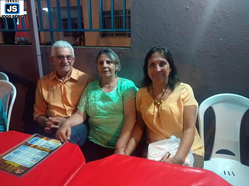 Parada Obrigatria do Canarinho recebe grupo da Parquia Nossa Senhora das Dores em noite especial de confraternizao