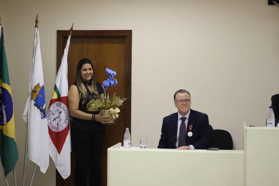 Reitor das escolas da Fundao Educacional Guaxup recebe a 