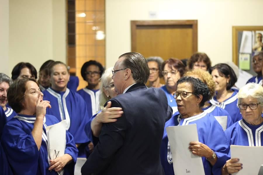 Reitor das escolas da Fundao Educacional Guaxup recebe a 