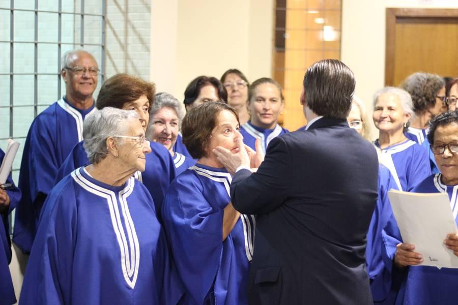 Reitor das escolas da Fundao Educacional Guaxup recebe a 