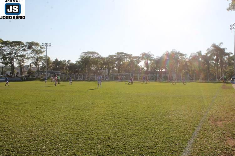 Calor com mais de 30 leva nmero expressivo de associados ao Guaxup Country Club