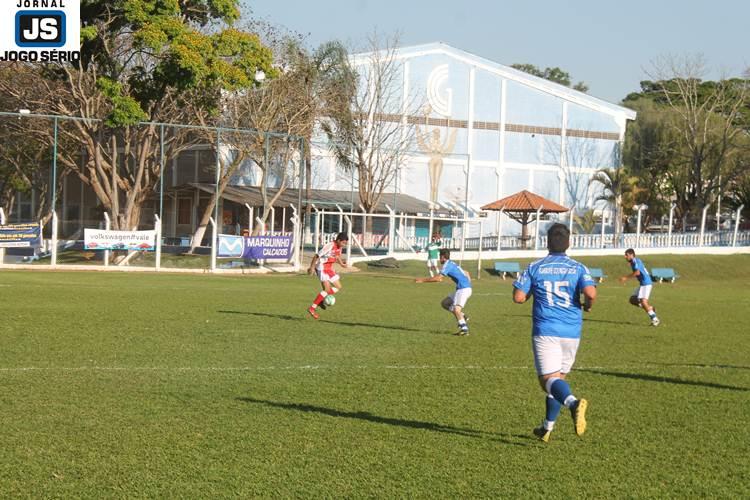 Calor com mais de 30 leva nmero expressivo de associados ao Guaxup Country Club