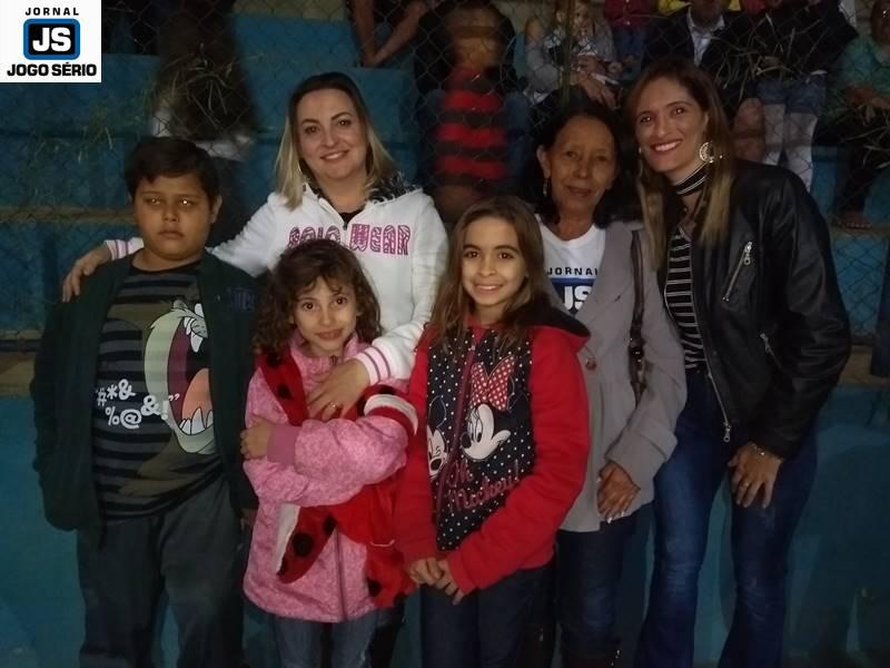 Famlias de bairros populares divertem-se em mais uma 