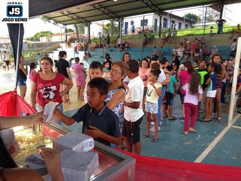 Centenas de famlias participam de mais uma Festa das Crianas do Exrcito do Bem