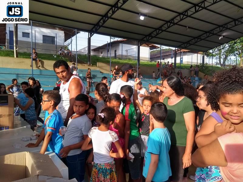 Centenas de famlias participam de mais uma Festa das Crianas do Exrcito do Bem