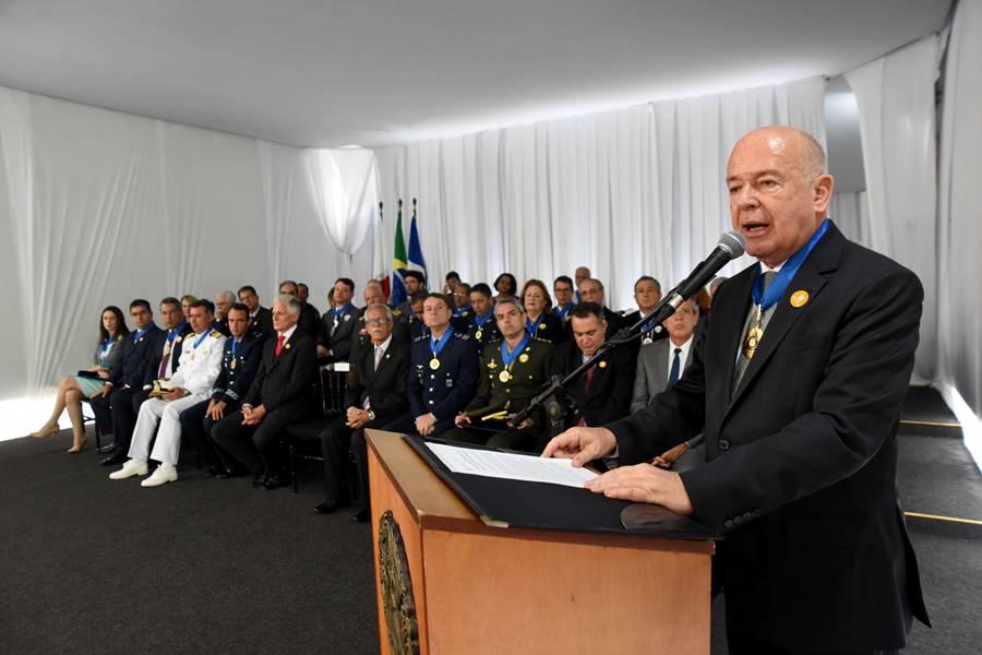 Governo entrega a Medalha Santos Dumont a 126 personalidades que contribuem com o Estado