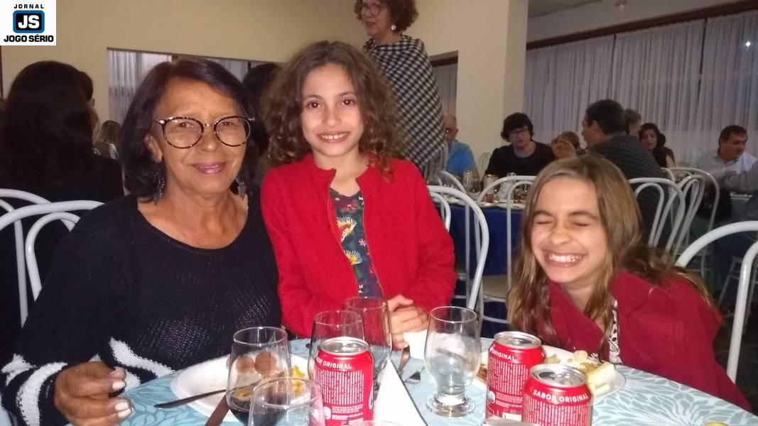 Convidados comemoram o Dia dos Pais e auxiliam a Apae em jantar beneficente 