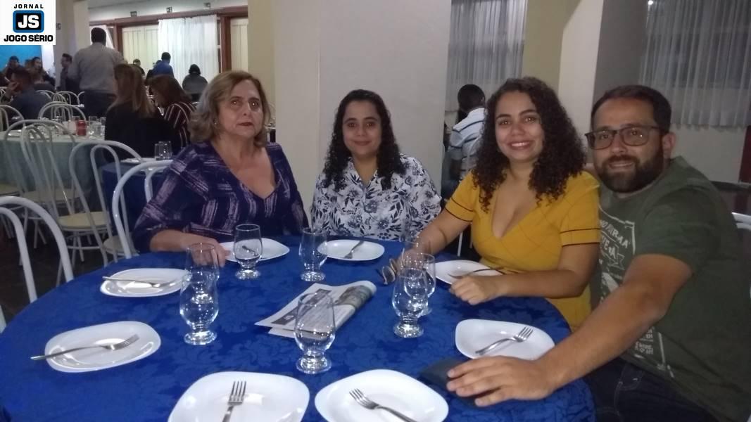 Convidados comemoram o Dia dos Pais e auxiliam a Apae em jantar beneficente 