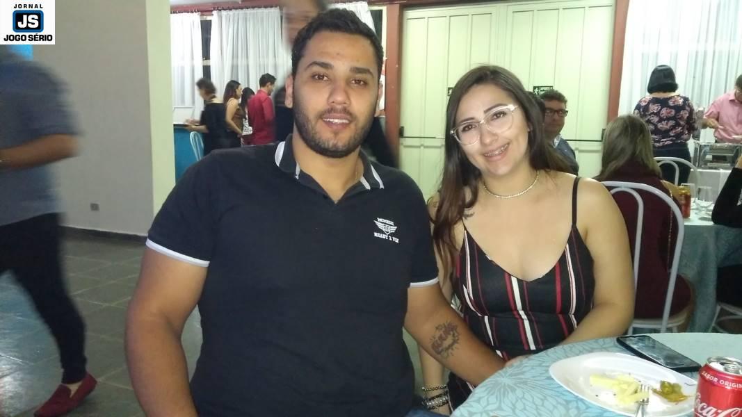 Convidados comemoram o Dia dos Pais e auxiliam a Apae em jantar beneficente 