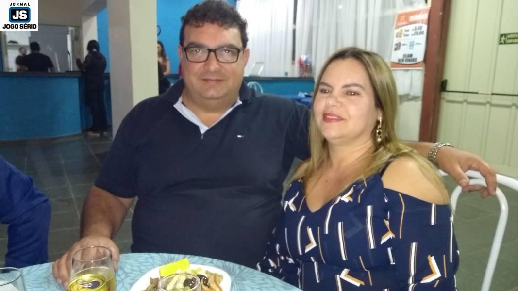 Convidados comemoram o Dia dos Pais e auxiliam a Apae em jantar beneficente 