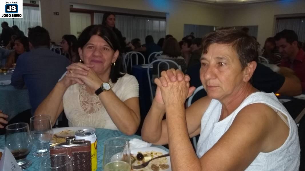 Convidados comemoram o Dia dos Pais e auxiliam a Apae em jantar beneficente 