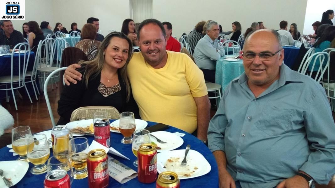 Convidados comemoram o Dia dos Pais e auxiliam a Apae em jantar beneficente 