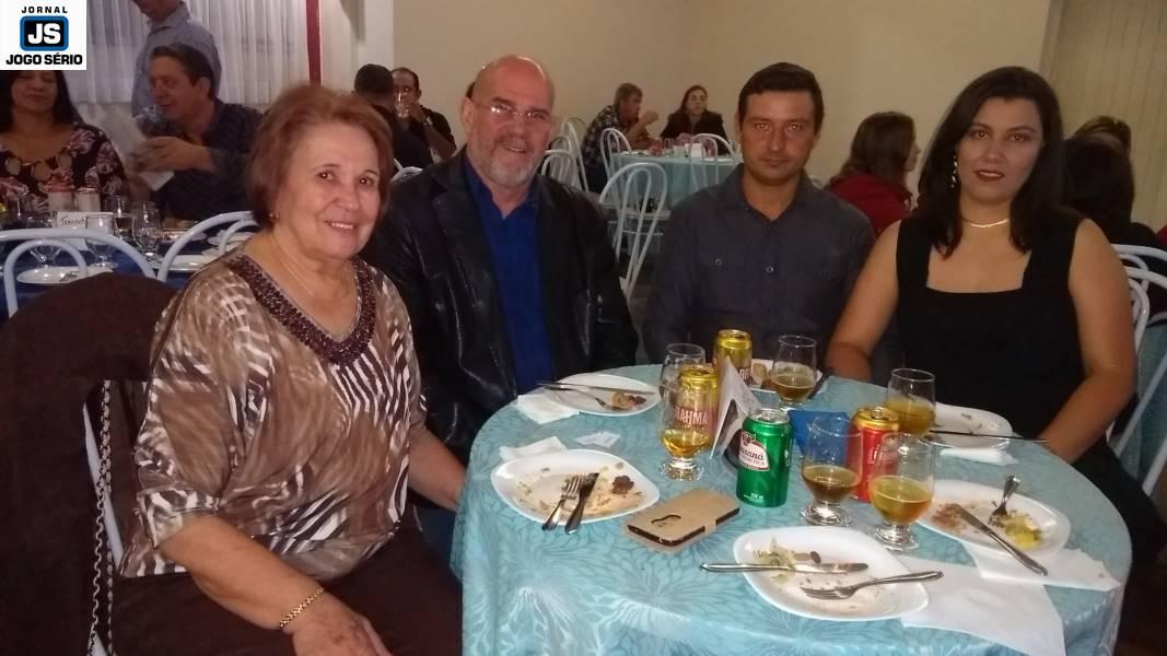 Convidados comemoram o Dia dos Pais e auxiliam a Apae em jantar beneficente 