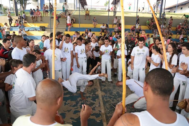 Centenas de pessoas foram  3 Festa das Crianas do Exrcito do Bem