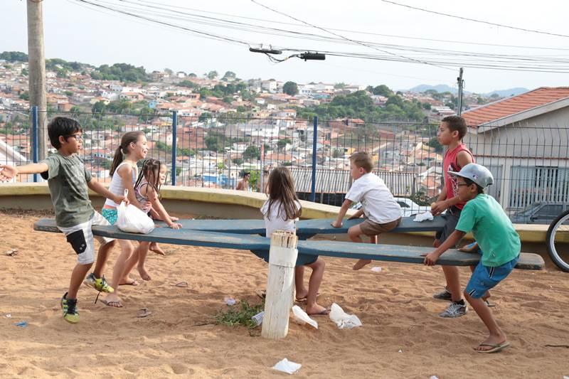 Centenas de pessoas foram  3 Festa das Crianas do Exrcito do Bem