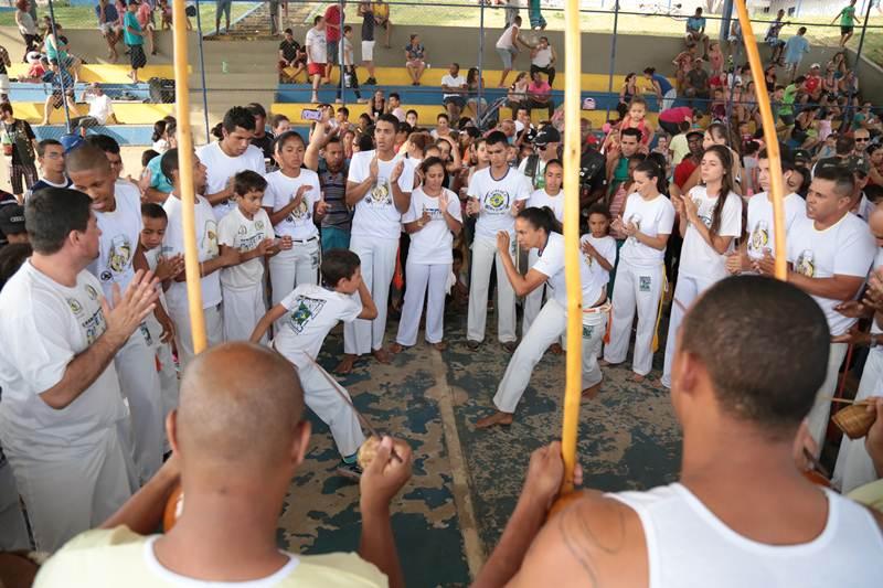 Centenas de pessoas foram  3 Festa das Crianas do Exrcito do Bem