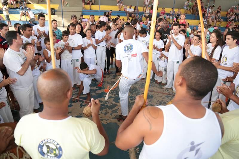 Centenas de pessoas foram  3 Festa das Crianas do Exrcito do Bem