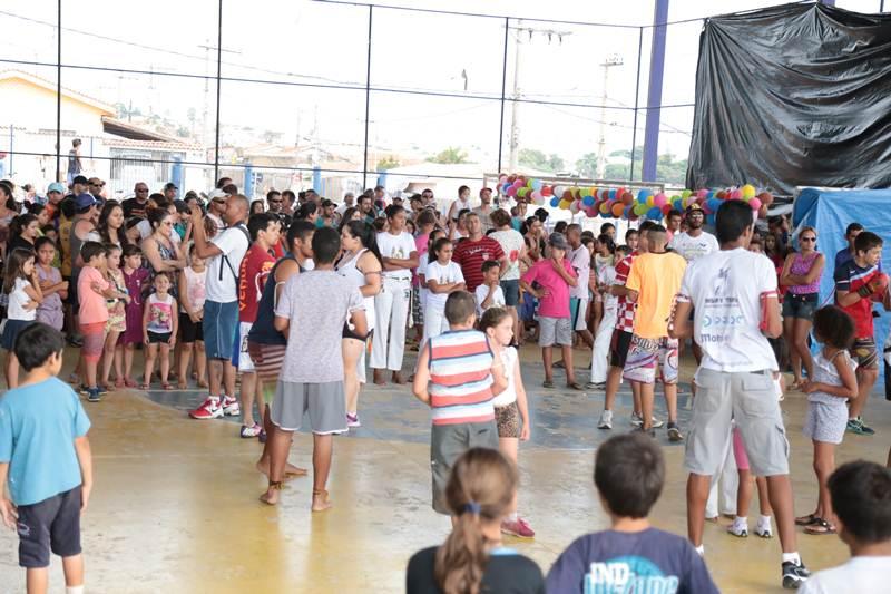 Centenas de pessoas foram  3 Festa das Crianas do Exrcito do Bem