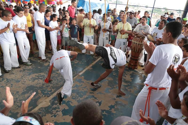 Centenas de pessoas foram  3 Festa das Crianas do Exrcito do Bem