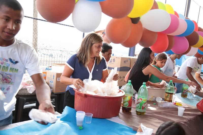 Centenas de pessoas foram  3 Festa das Crianas do Exrcito do Bem