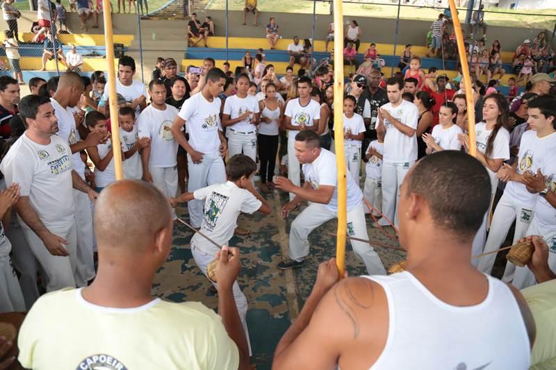 Centenas de pessoas foram  3 Festa das Crianas do Exrcito do Bem