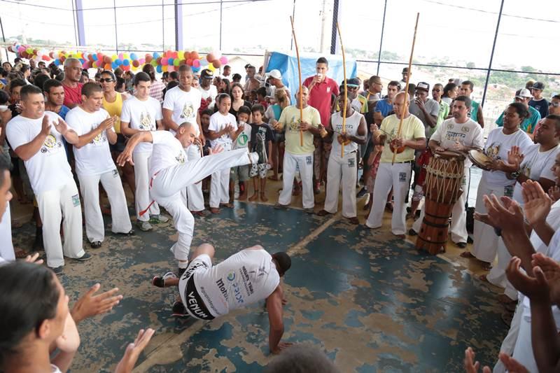 Centenas de pessoas foram  3 Festa das Crianas do Exrcito do Bem