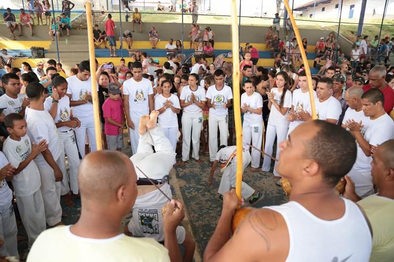 Centenas de pessoas foram  3 Festa das Crianas do Exrcito do Bem