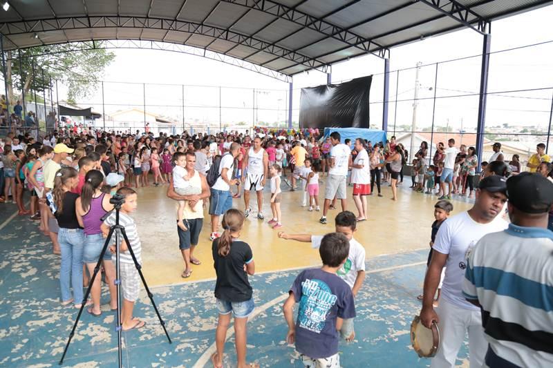 Centenas de pessoas foram  3 Festa das Crianas do Exrcito do Bem