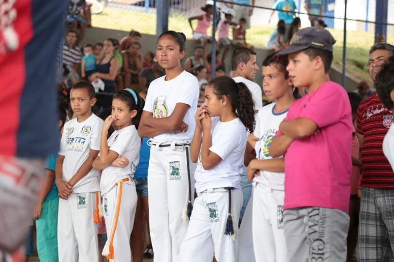 Centenas de pessoas foram  3 Festa das Crianas do Exrcito do Bem