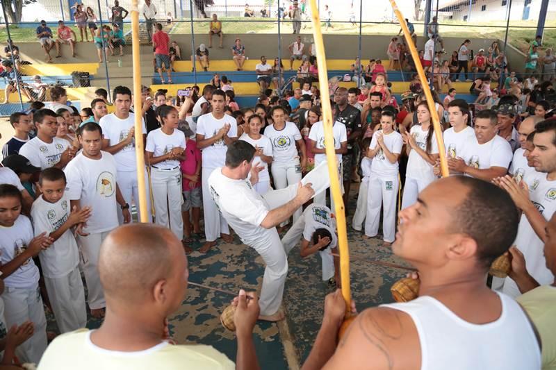 Centenas de pessoas foram  3 Festa das Crianas do Exrcito do Bem