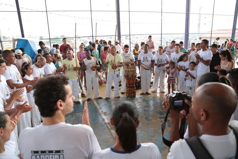 Centenas de pessoas foram  3 Festa das Crianas do Exrcito do Bem