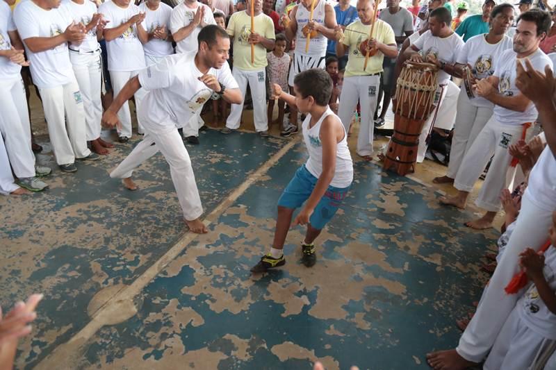 Centenas de pessoas foram  3 Festa das Crianas do Exrcito do Bem