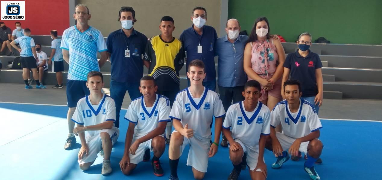 Prefeitura entrega quadra de esportes aps superar o perodo mais crtico da pandemia