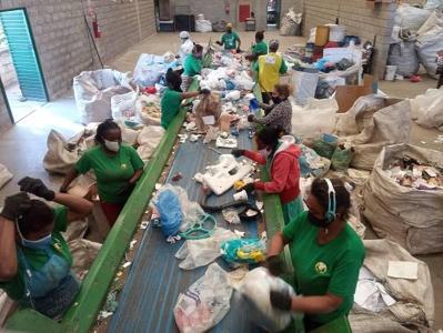 Governo paga R$ 1,5 mi do Bolsa Reciclagem para 2 mil catadores