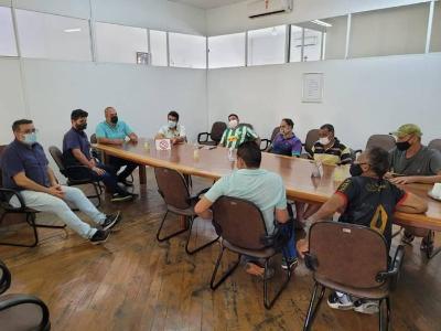 Governo recebe esportistas para tratar de reformas em campos e quadras na cidade de Guaxupé