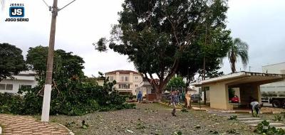 Vereador Joo Fernando acompanha atendimento de reivindicao sua em praa de Guaxup