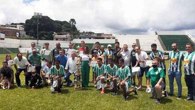 Presidente da Esportiva recebe convidados para os setenta anos do Alviverde guaxupeano