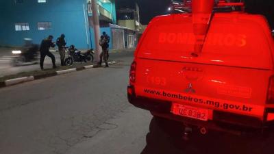 Motociclista fica inconsciente após bater contra poste em Guaxupé