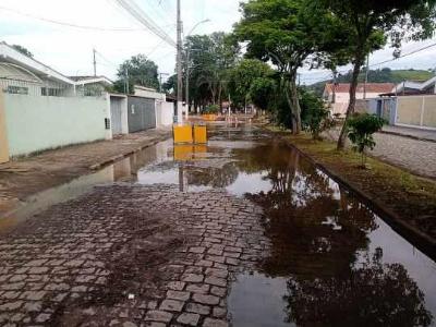 Vazamento deixa rua da Vila Conceio mais parecida com um rio