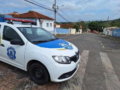 Enxame de abelhas coloca em risco a vida de cidados em Guaxup 