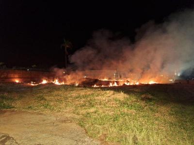 Queimada em lote urbano causa a revolta popular na cidade de Guaxup