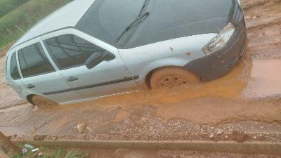 Moradores de chcaras acima da AABB sofrendo com condies ruins das estradas de terra