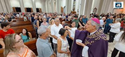 Catlicos participam da Missa de Cinzas e a abertura da Campanha da Fraternidade 2025