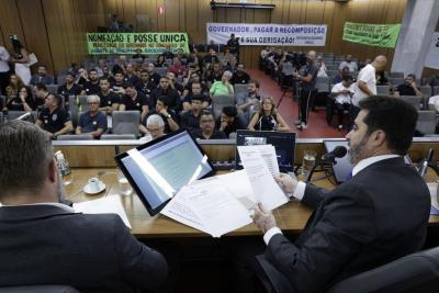 Policiais prometem paralisao em luta por recomposio salarial