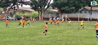 Diviso de Esportes, vereadores e a comunidade em mais um captulo feliz do projeto de resgate do campo do Planalto