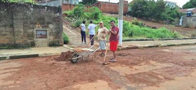 Moradores pedem melhorias urgentes para rea de viela danificada no Jardim Rosana