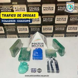 Traficante deixa tabletes de cocana para trs em fuga da PM guaxupeana